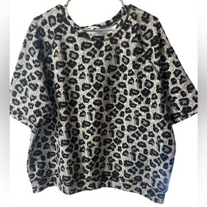 Easel Gray Leopard Short Sleeve Sweatshirt (L)